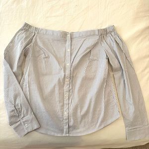 Express shoulder top, size small and a bit cropped